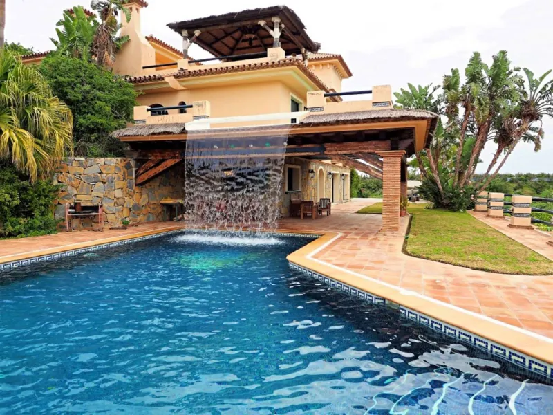 FANTASTIC VILLA OF HIGH ARCHITECTURAL LEVEL, on three floors with impressive panoramic views of the Mediterranean Sea and the mountains. Very exceptional details, such as its own winery, private tennis court, swimming pool with waterfall, park-like garden