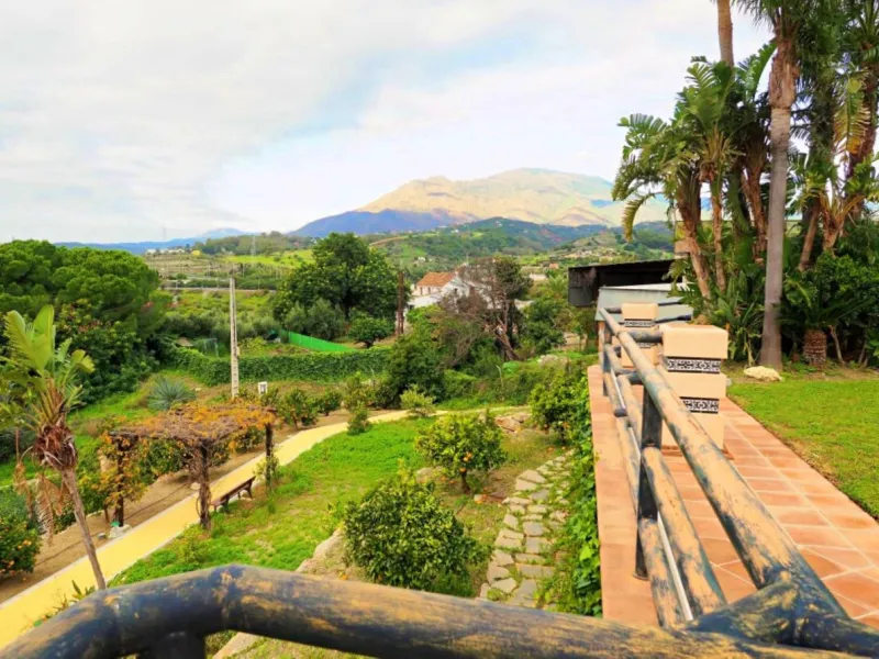 FANTASTIC VILLA OF HIGH ARCHITECTURAL LEVEL, on three floors with impressive panoramic views of the Mediterranean Sea and the mountains. Very exceptional details, such as its own winery, private tennis court, swimming pool with waterfall, park-like garden