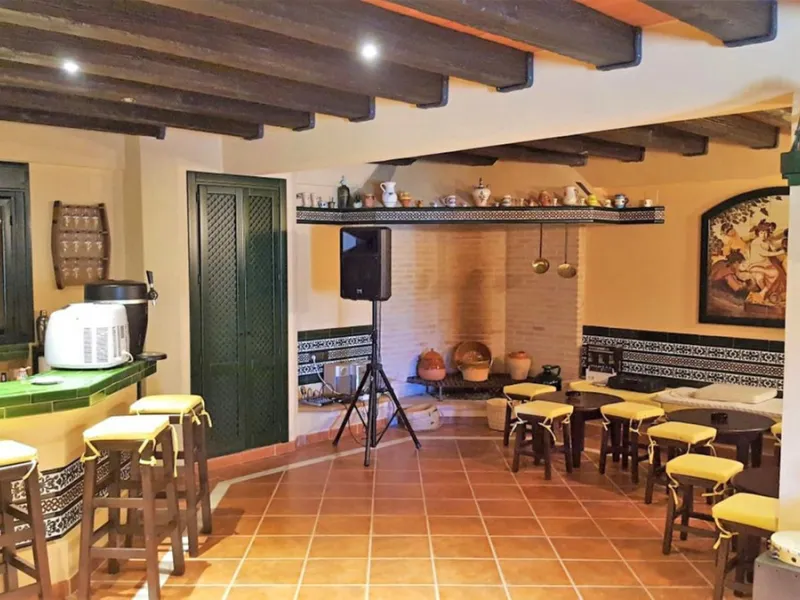 FANTASTIC VILLA OF HIGH ARCHITECTURAL LEVEL, on three floors with impressive panoramic views of the Mediterranean Sea and the mountains. Very exceptional details, such as its own winery, private tennis court, swimming pool with waterfall, park-like garden