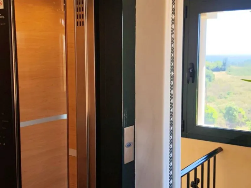 FANTASTIC VILLA OF HIGH ARCHITECTURAL LEVEL, on three floors with impressive panoramic views of the Mediterranean Sea and the mountains. Very exceptional details, such as its own winery, private tennis court, swimming pool with waterfall, park-like garden