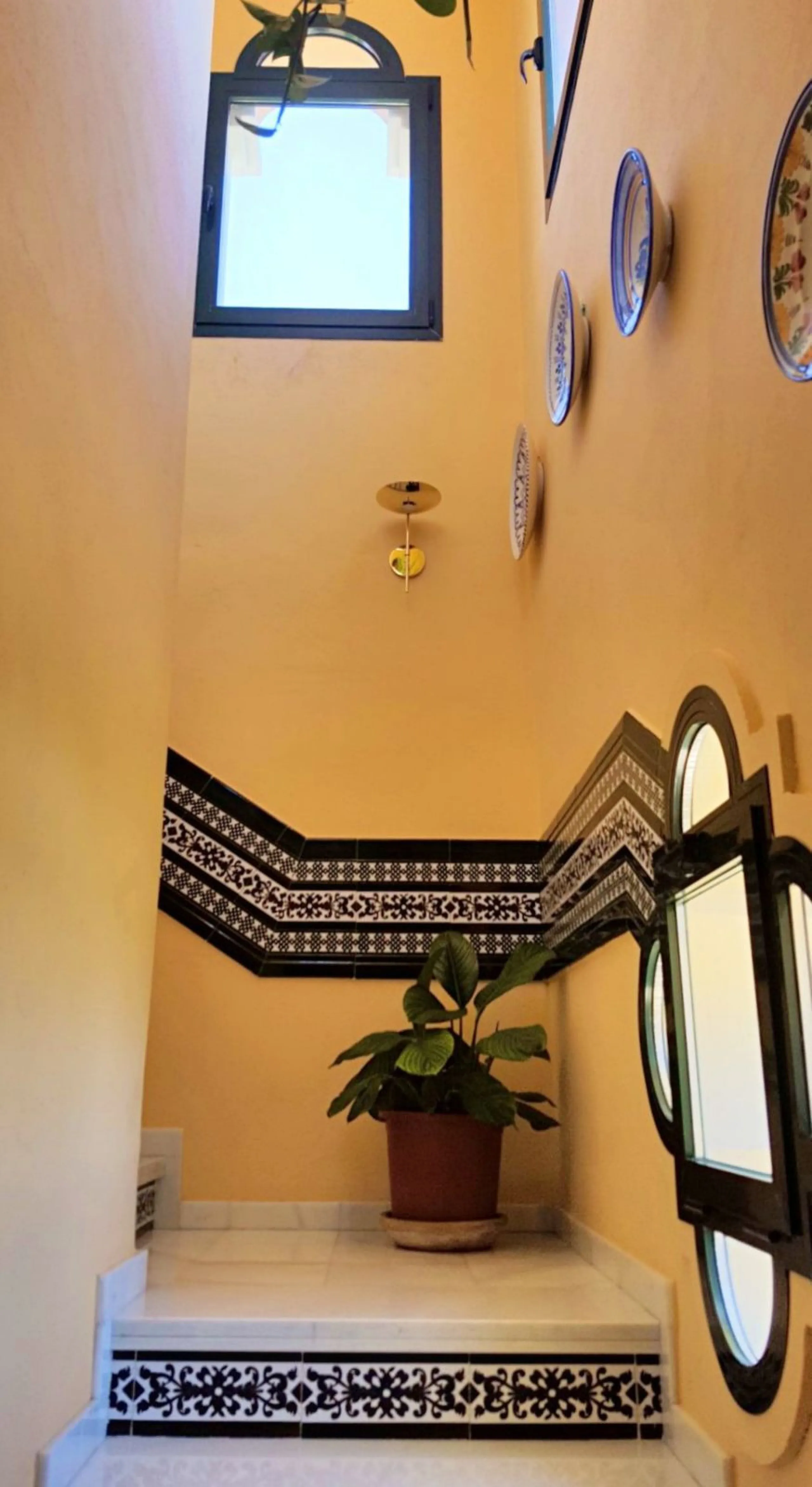 FANTASTIC VILLA OF HIGH ARCHITECTURAL LEVEL, on three floors with impressive panoramic views of the Mediterranean Sea and the mountains. Very exceptional details, such as its own winery, private tennis court, swimming pool with waterfall, park-like garden