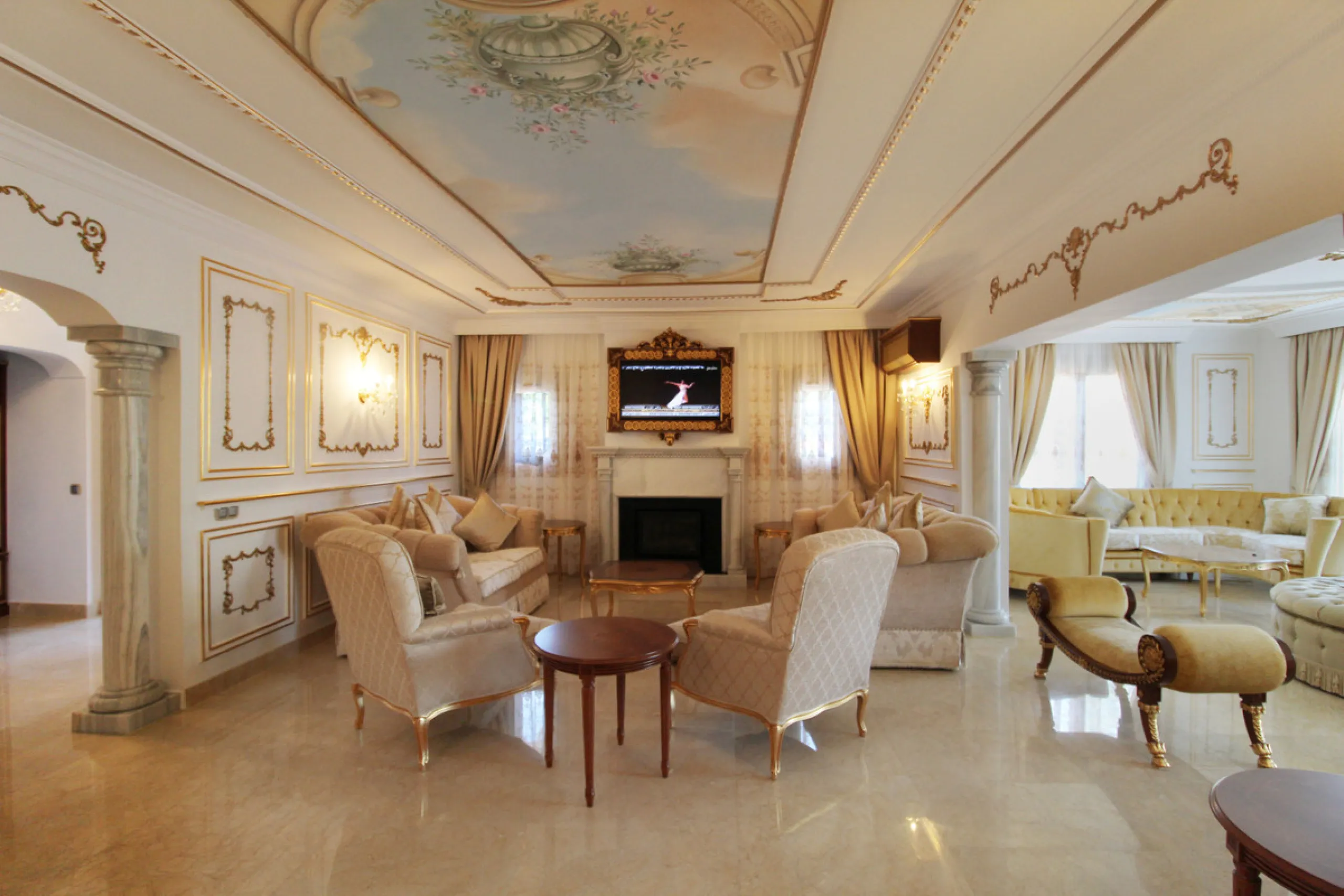A totally reformed substantial palatial Arabian styled villa which offers eight-bedroom suites which incorporate 2 self-contained suites. The villa has four-meter height impressive double entrance gates and an 81-meter long driveway with parking for numer