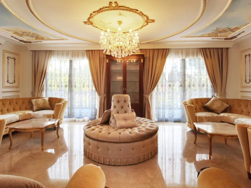 A totally reformed substantial palatial Arabian styled villa which offers eight-bedroom suites which incorporate 2 self-contained suites. The villa has four-meter height impressive double entrance gates and an 81-meter long driveway with parking for numer
