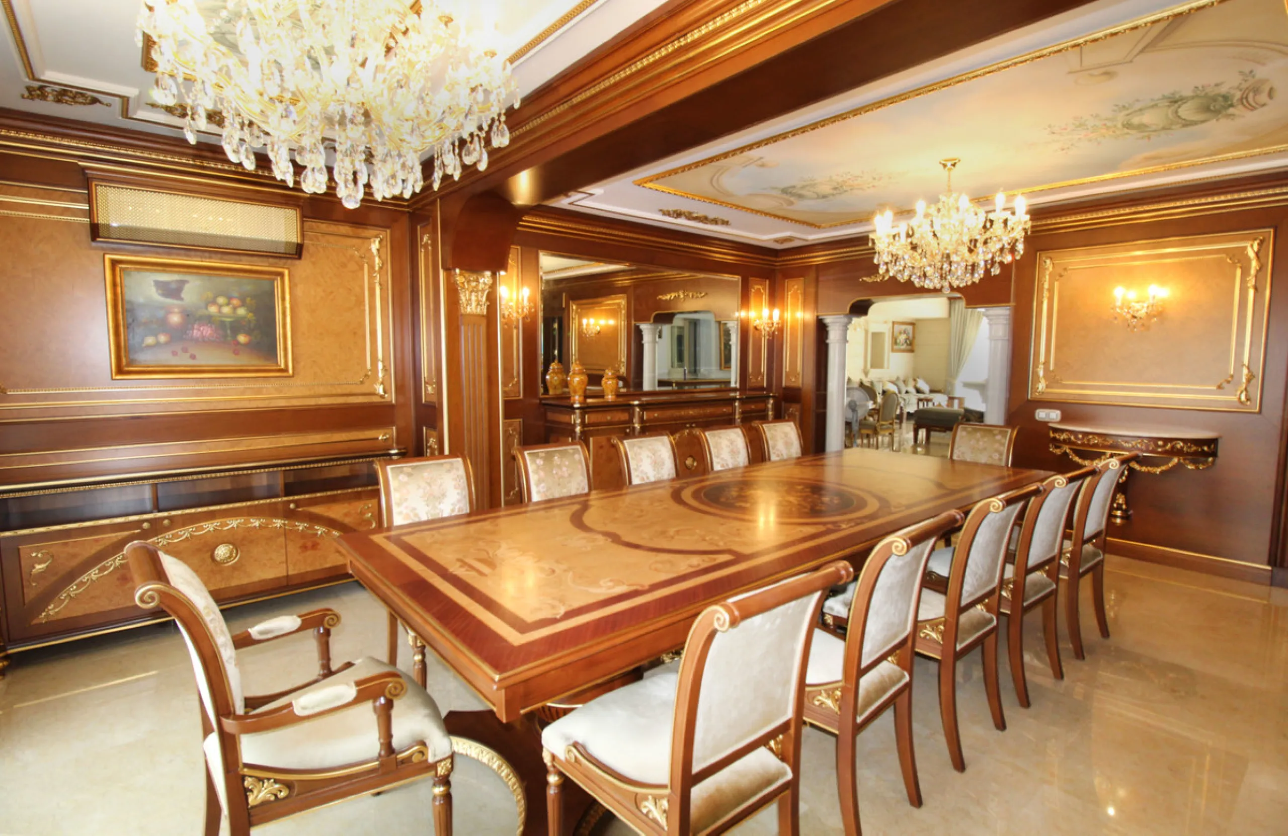 A totally reformed substantial palatial Arabian styled villa which offers eight-bedroom suites which incorporate 2 self-contained suites. The villa has four-meter height impressive double entrance gates and an 81-meter long driveway with parking for numer