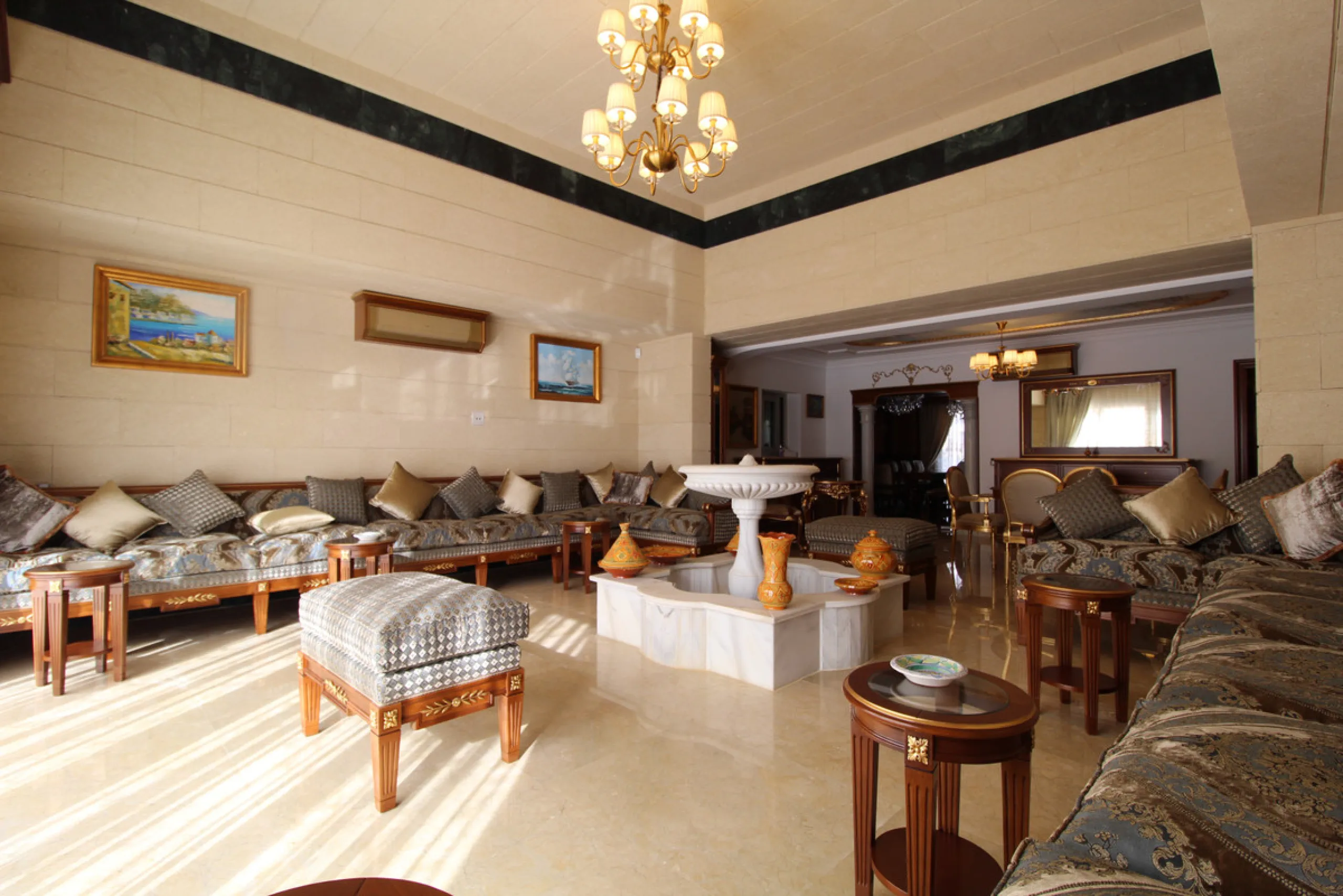 A totally reformed substantial palatial Arabian styled villa which offers eight-bedroom suites which incorporate 2 self-contained suites. The villa has four-meter height impressive double entrance gates and an 81-meter long driveway with parking for numer