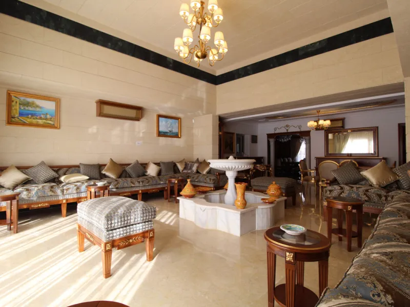 A totally reformed substantial palatial Arabian styled villa which offers eight-bedroom suites which incorporate 2 self-contained suites. The villa has four-meter height impressive double entrance gates and an 81-meter long driveway with parking for numer