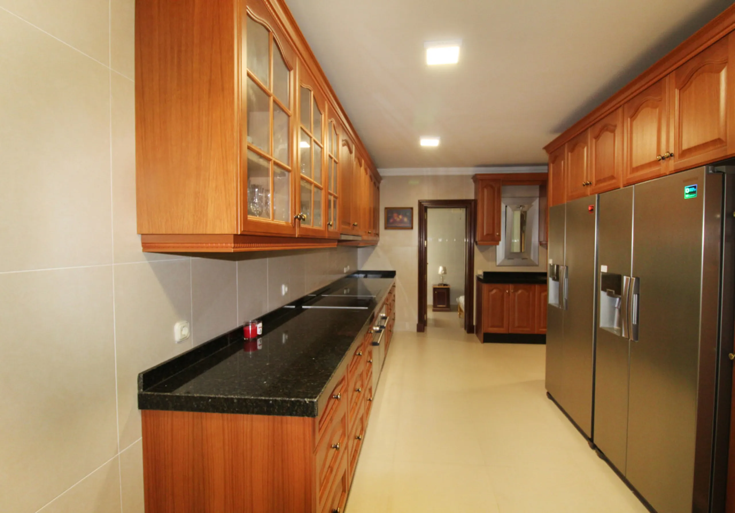 A totally reformed substantial palatial Arabian styled villa which offers eight-bedroom suites which incorporate 2 self-contained suites. The villa has four-meter height impressive double entrance gates and an 81-meter long driveway with parking for numer