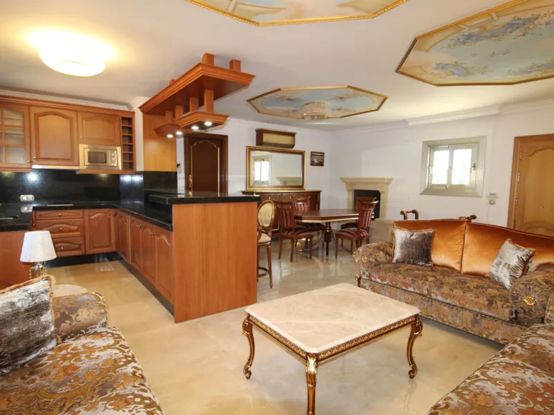 A totally reformed substantial palatial Arabian styled villa which offers eight-bedroom suites which incorporate 2 self-contained suites. The villa has four-meter height impressive double entrance gates and an 81-meter long driveway with parking for numer