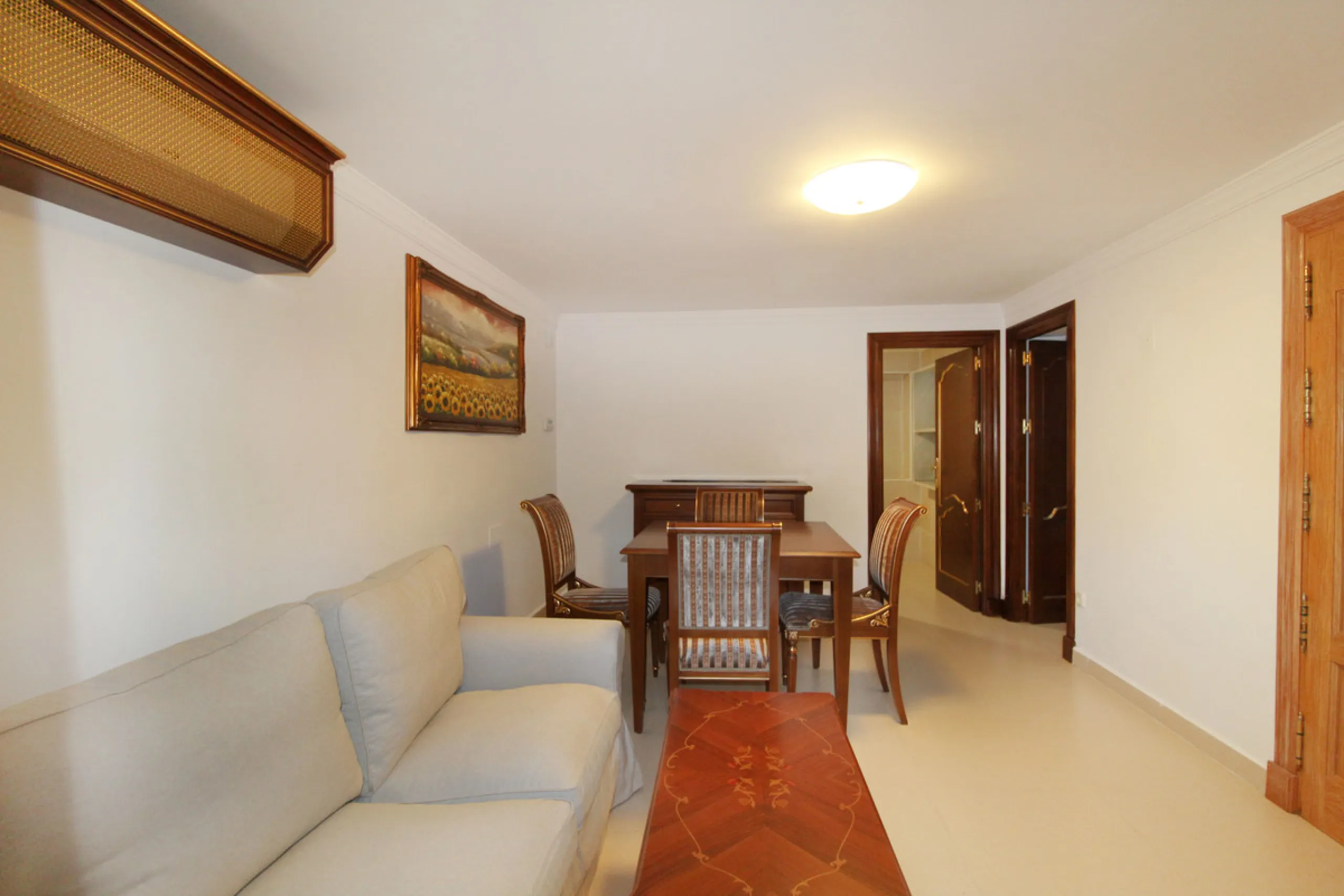 A totally reformed substantial palatial Arabian styled villa which offers eight-bedroom suites which incorporate 2 self-contained suites. The villa has four-meter height impressive double entrance gates and an 81-meter long driveway with parking for numer