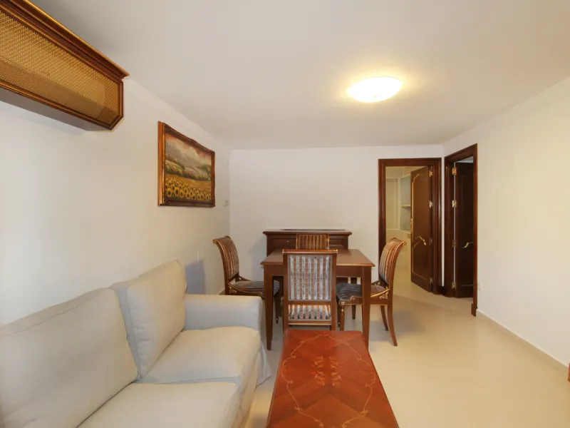 A totally reformed substantial palatial Arabian styled villa which offers eight-bedroom suites which incorporate 2 self-contained suites. The villa has four-meter height impressive double entrance gates and an 81-meter long driveway with parking for numer