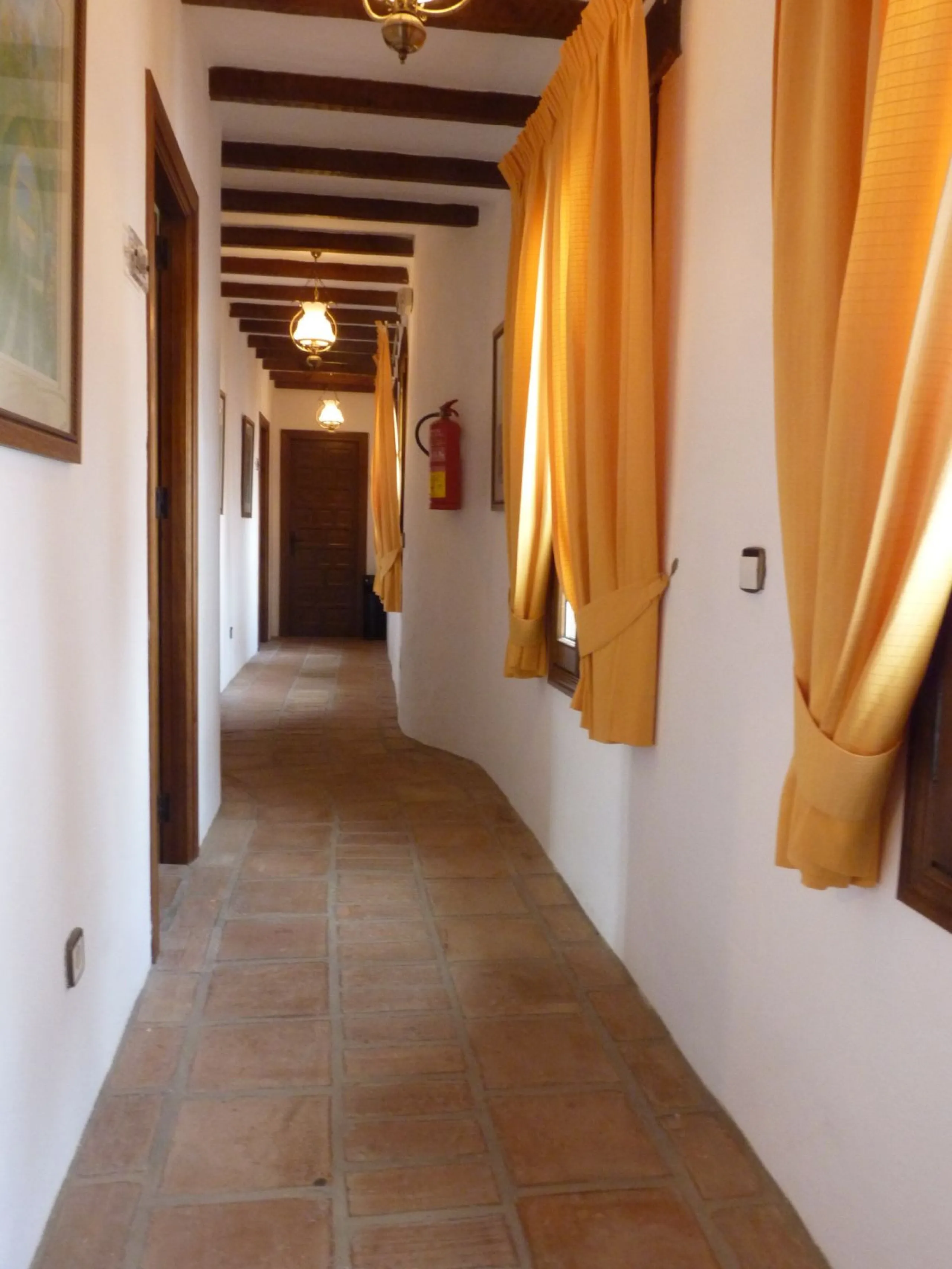 Charming hotel located in Casares, where you can see the white silhouette of its houses perched on the hillside. Its geographical location, between the Serrania de Ronda, the Strait of Gibraltar and the Coast, the condition of the diversity of its landsca