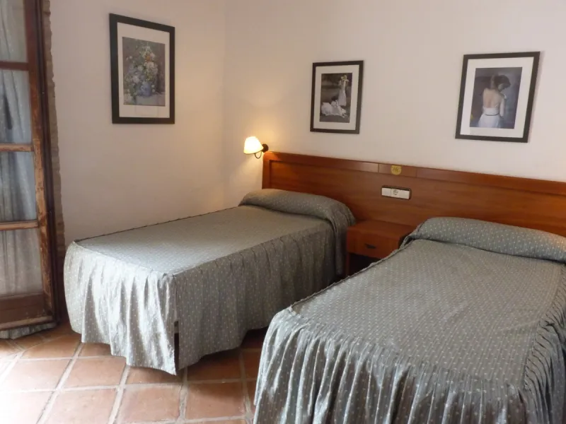 Charming hotel located in Casares, where you can see the white silhouette of its houses perched on the hillside. Its geographical location, between the Serrania de Ronda, the Strait of Gibraltar and the Coast, the condition of the diversity of its landsca