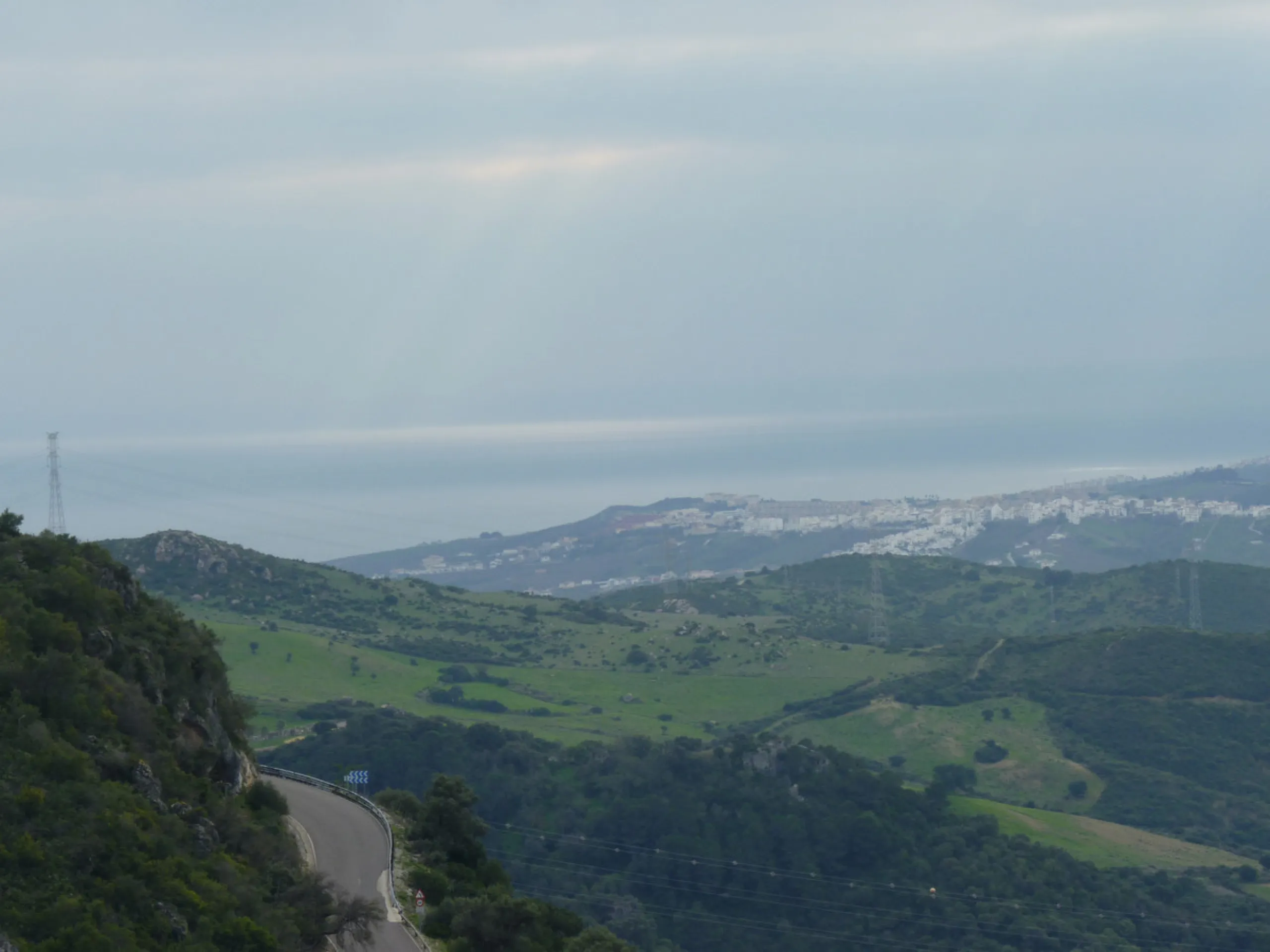 Charming hotel located in Casares, where you can see the white silhouette of its houses perched on the hillside. Its geographical location, between the Serrania de Ronda, the Strait of Gibraltar and the Coast, the condition of the diversity of its landsca