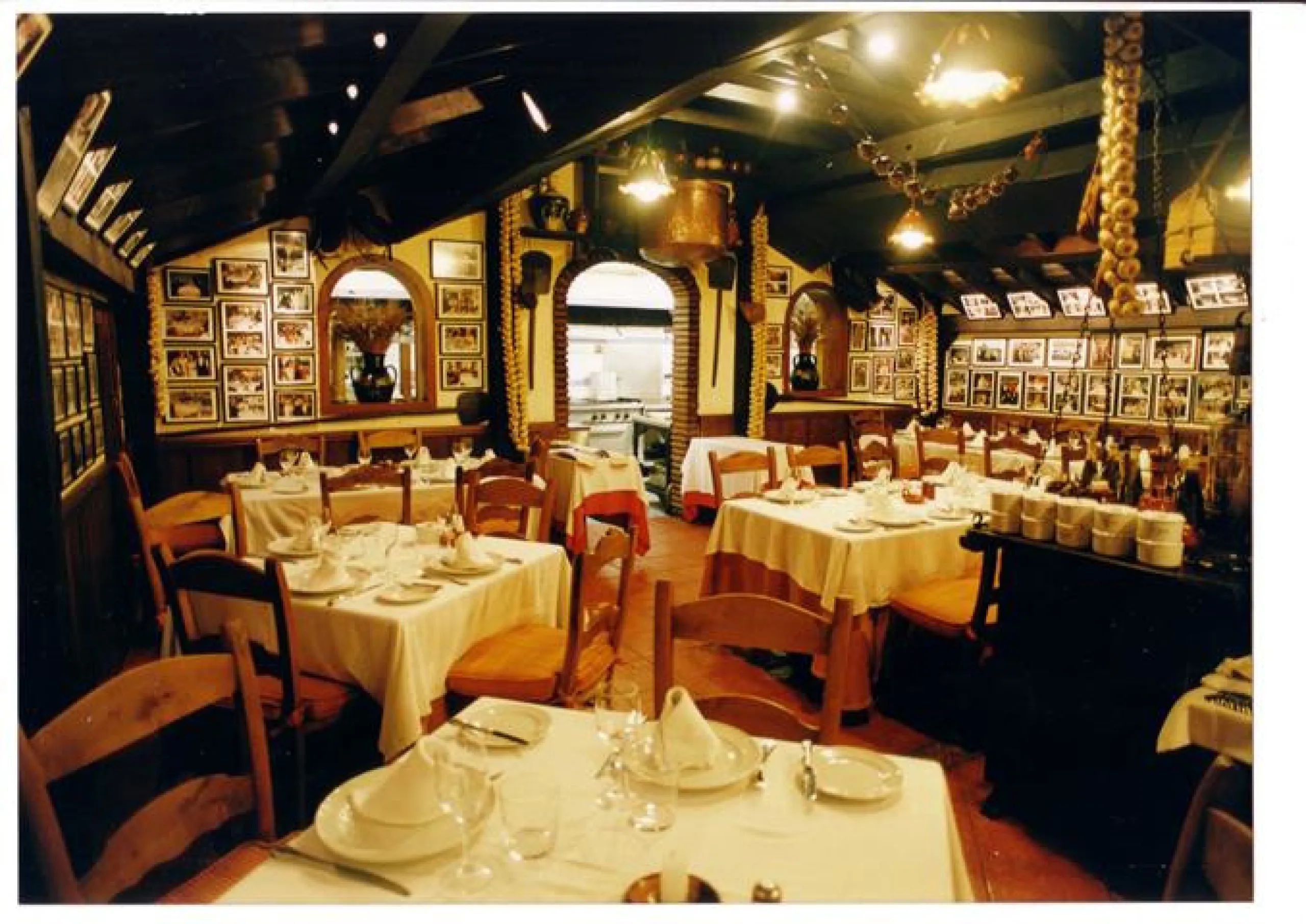 Magnificent restaurant located at the foot of the road, but very near Puerto Banus, without a doubt an excellent location for a restaurant that works normally and very consolidated, UNIQUE opportunity.