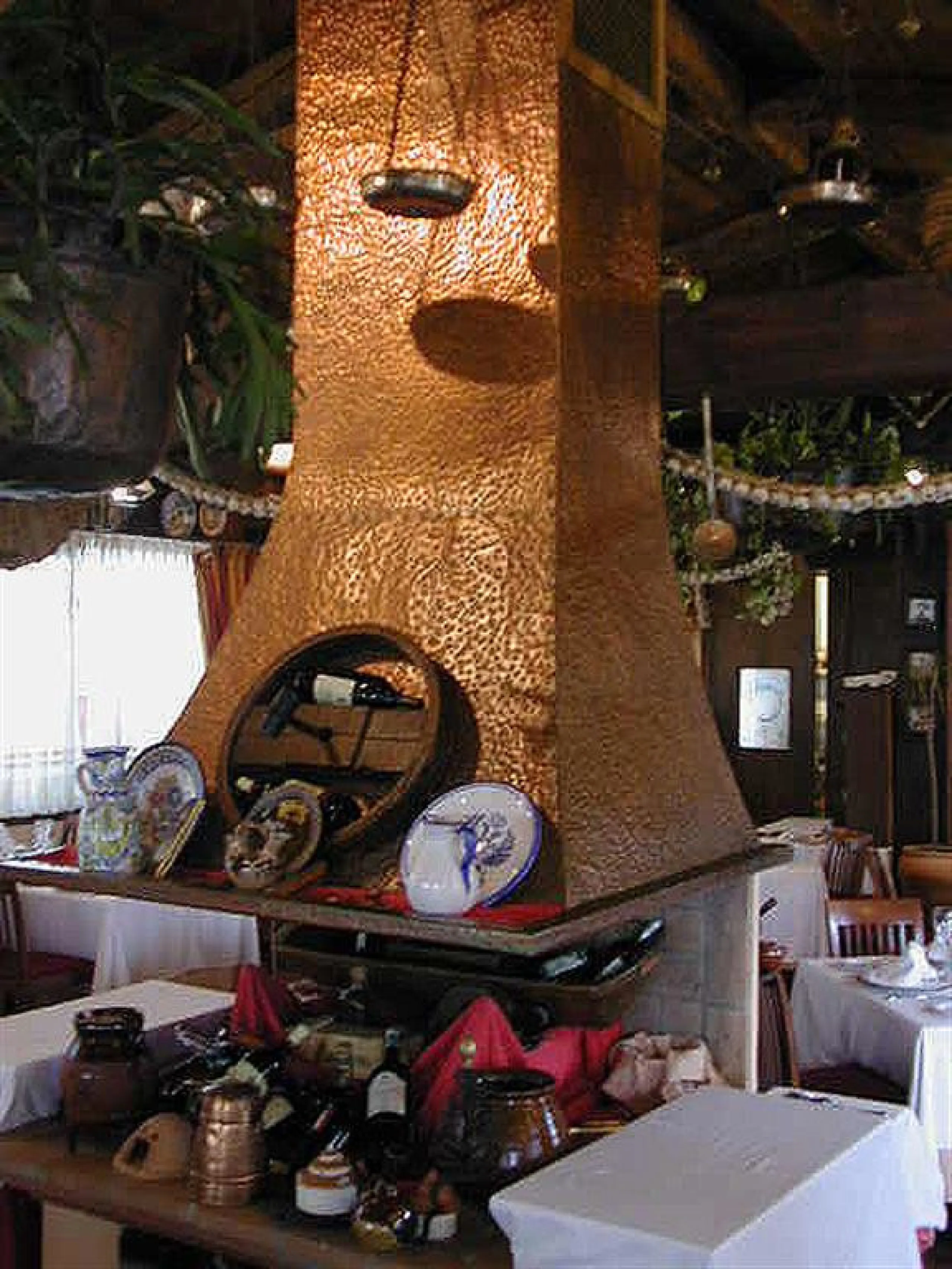 Magnificent restaurant located at the foot of the road, but very near Puerto Banus, without a doubt an excellent location for a restaurant that works normally and very consolidated, UNIQUE opportunity.
