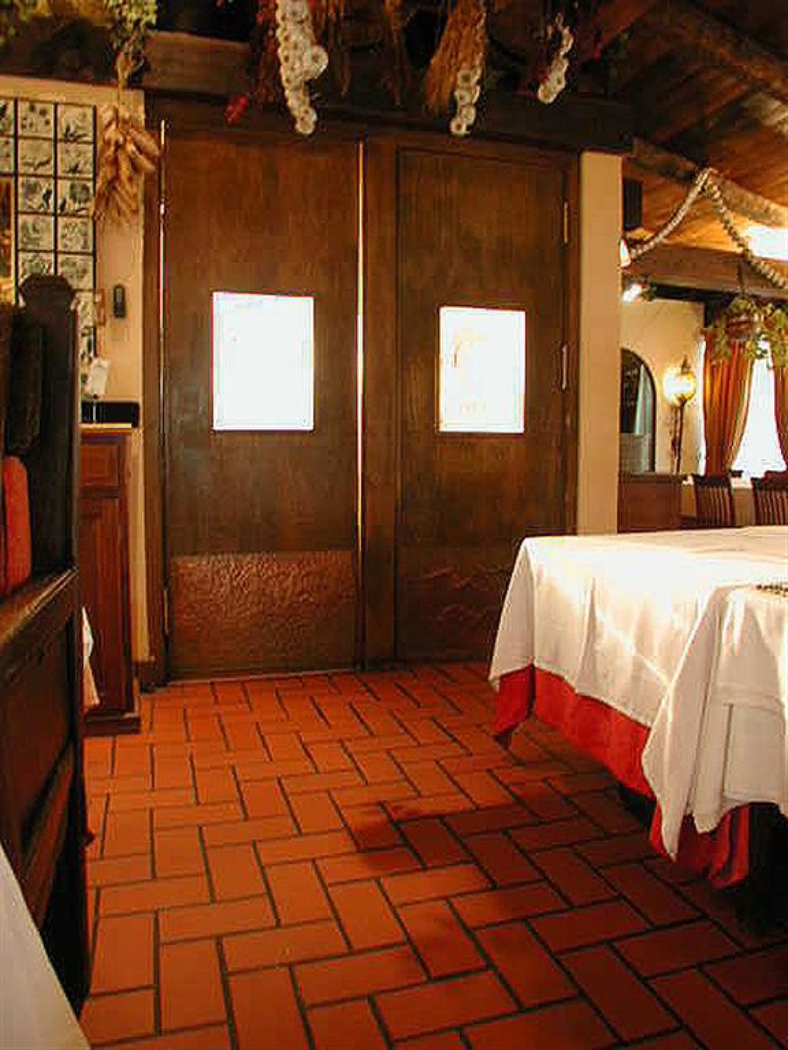 Magnificent restaurant located at the foot of the road, but very near Puerto Banus, without a doubt an excellent location for a restaurant that works normally and very consolidated, UNIQUE opportunity.