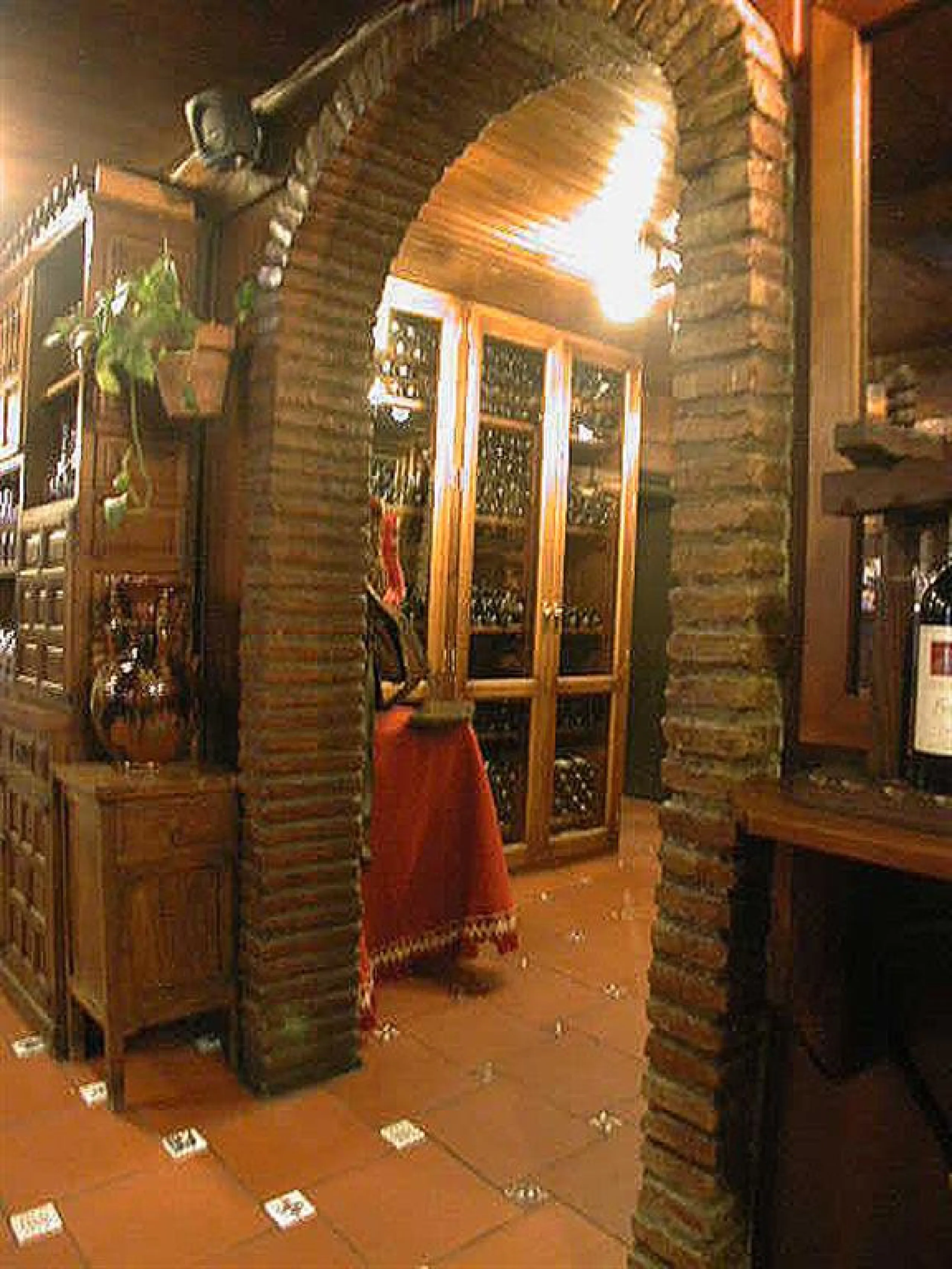 Magnificent restaurant located at the foot of the road, but very near Puerto Banus, without a doubt an excellent location for a restaurant that works normally and very consolidated, UNIQUE opportunity.