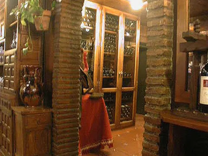 Magnificent restaurant located at the foot of the road, but very near Puerto Banus, without a doubt an excellent location for a restaurant that works normally and very consolidated, UNIQUE opportunity.