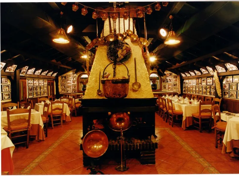 Magnificent restaurant located at the foot of the road, but very near Puerto Banus, without a doubt an excellent location for a restaurant that works normally and very consolidated, UNIQUE opportunity.