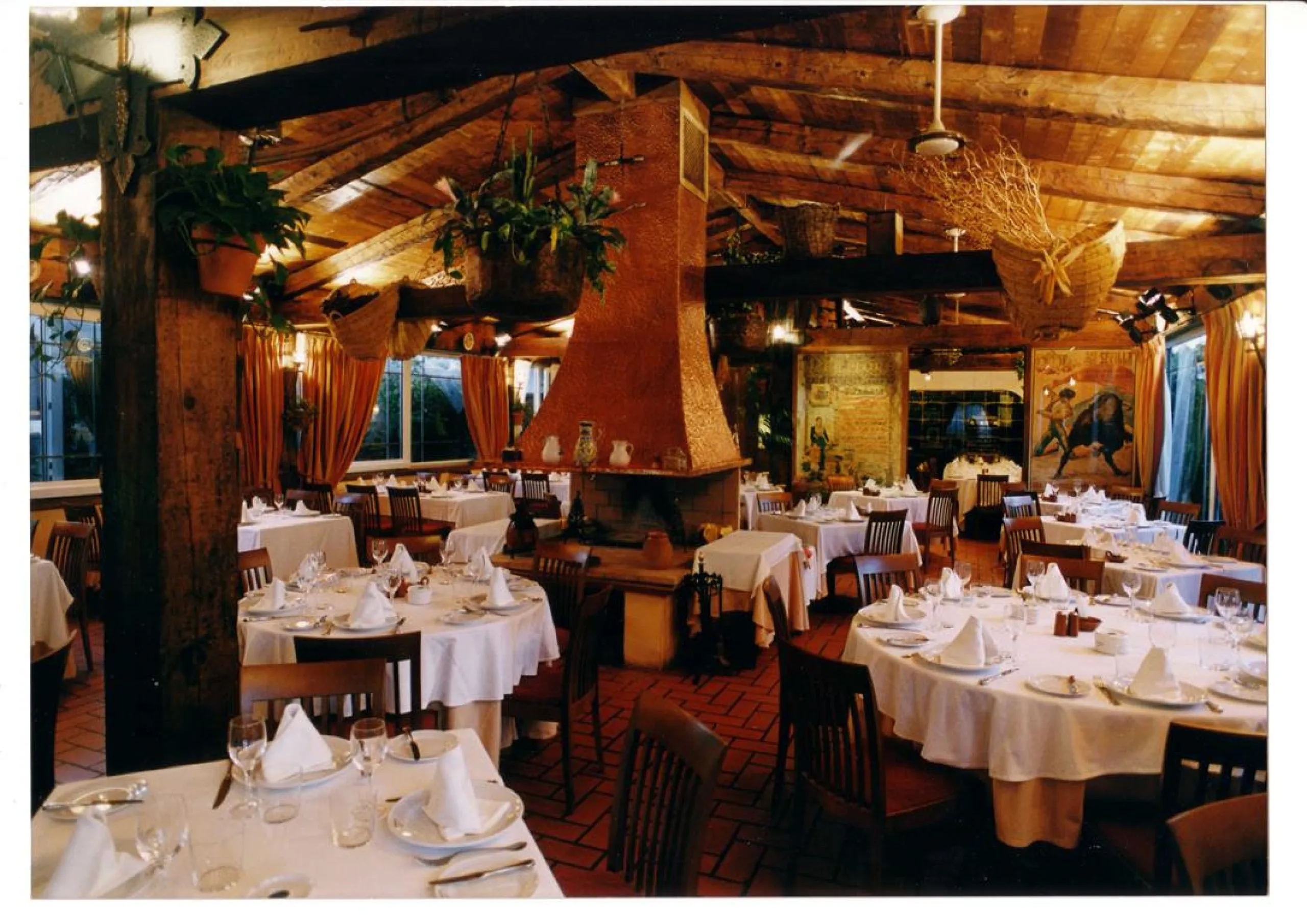 Magnificent restaurant located at the foot of the road, but very near Puerto Banus, without a doubt an excellent location for a restaurant that works normally and very consolidated, UNIQUE opportunity.