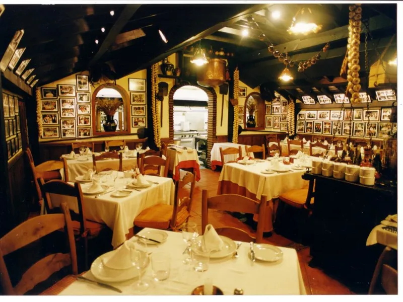 Magnificent restaurant located at the foot of the road, but very near Puerto Banus, without a doubt an excellent location for a restaurant that works normally and very consolidated, UNIQUE opportunity.