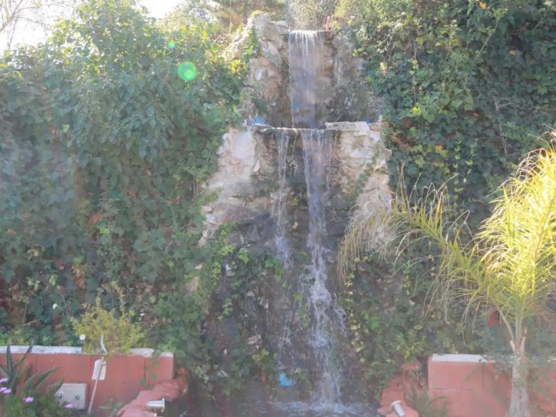 Opportunity at Bargain price! Lovely country house set between the picturesque Andalusian villages of Monda and Guaro, just a few kilometres away from Marbella, with stunning views over the countryside and the beautiful mountains of the Sierra de Las Niev