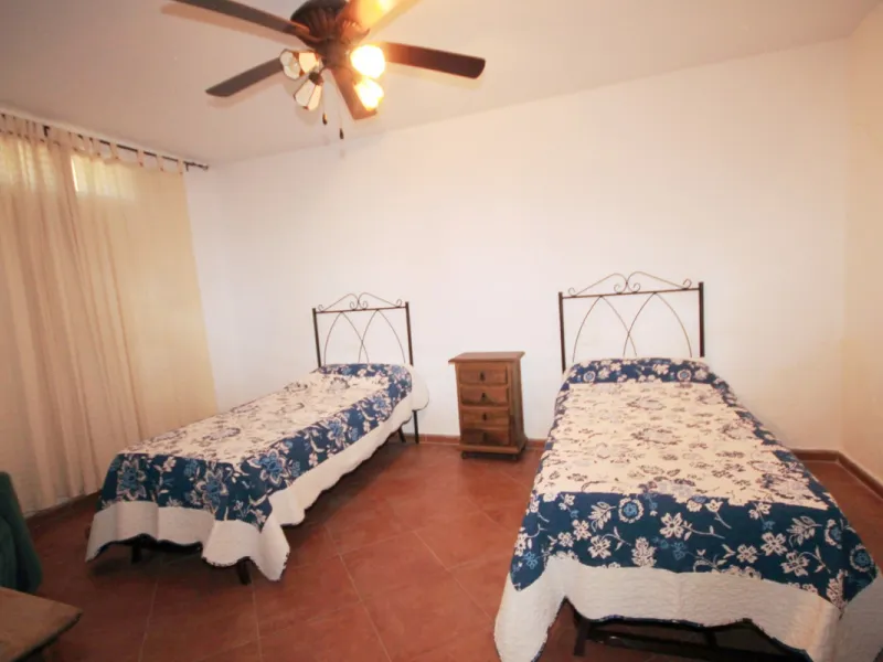 Opportunity at Bargain price! Lovely country house set between the picturesque Andalusian villages of Monda and Guaro, just a few kilometres away from Marbella, with stunning views over the countryside and the beautiful mountains of the Sierra de Las Niev