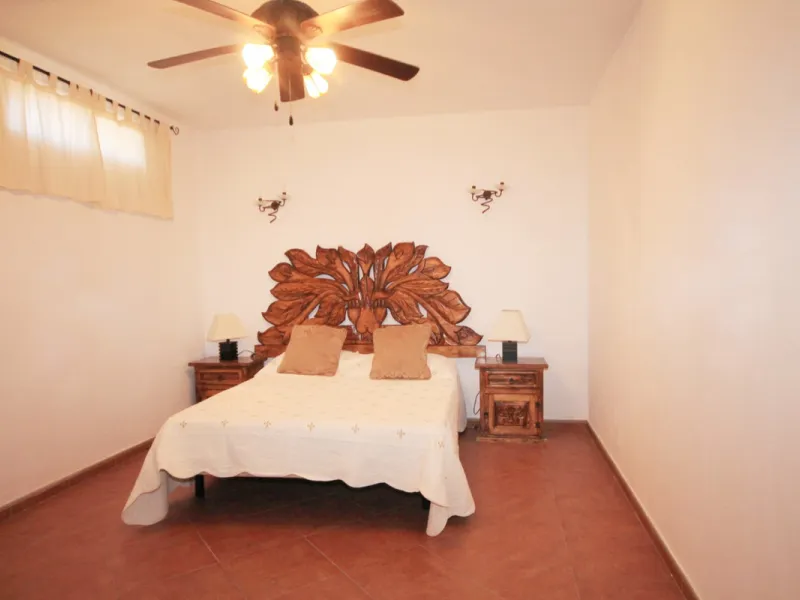 Opportunity at Bargain price! Lovely country house set between the picturesque Andalusian villages of Monda and Guaro, just a few kilometres away from Marbella, with stunning views over the countryside and the beautiful mountains of the Sierra de Las Niev