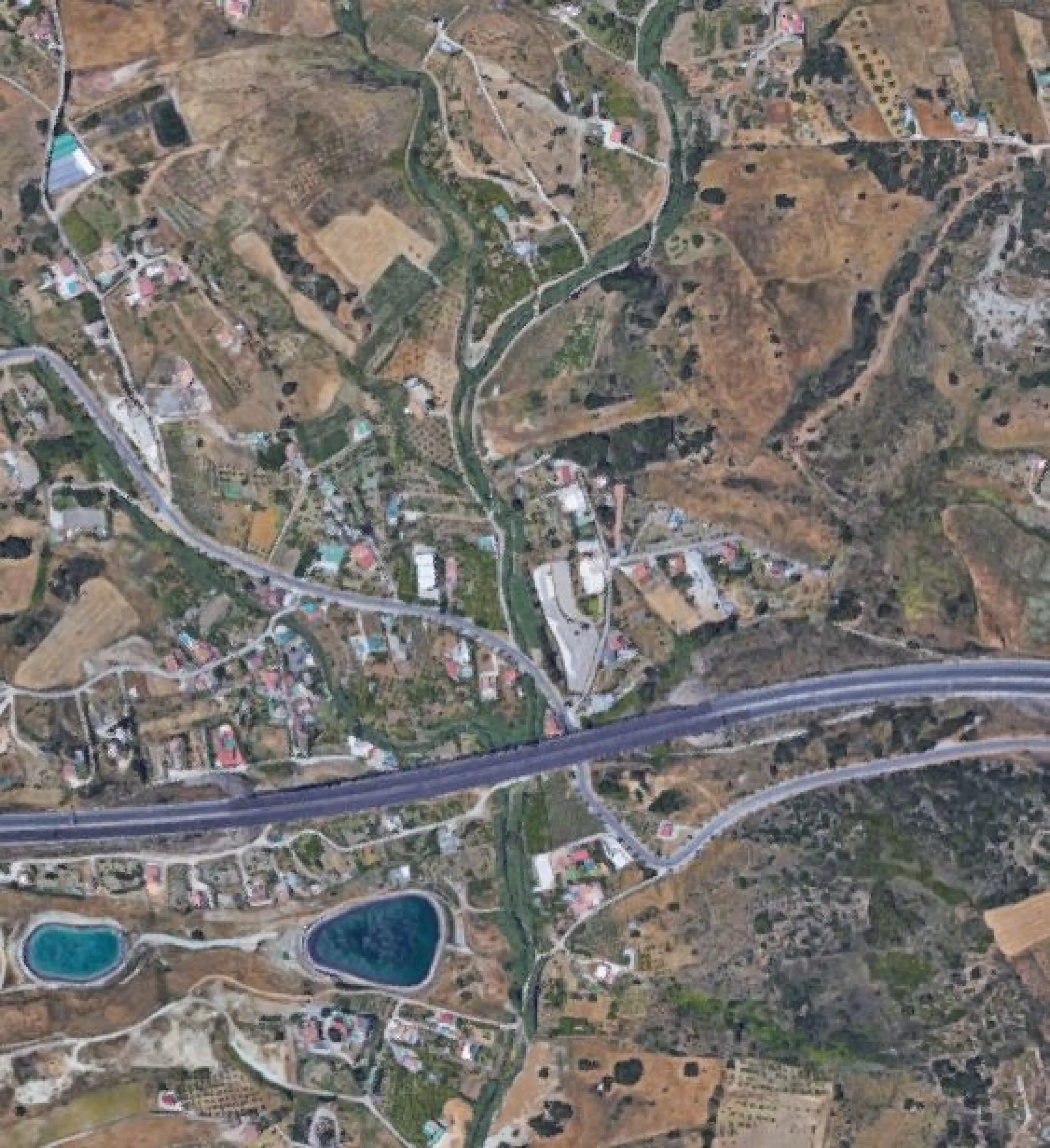 Rustic plot in Guadalobón, Estepona West, with one hectare, sixty-seven areas and sixty-seven centiareas, equivalent to three bushels and nine bushels of land of the measure of the country, of these one fanega and nine bushel trees with trees frutales and