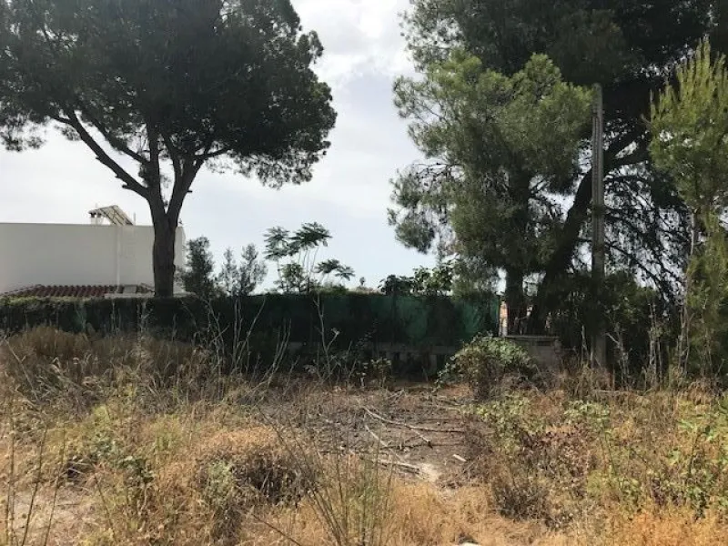 Land available in Nerja with permission to build 16 apartments with sea view.