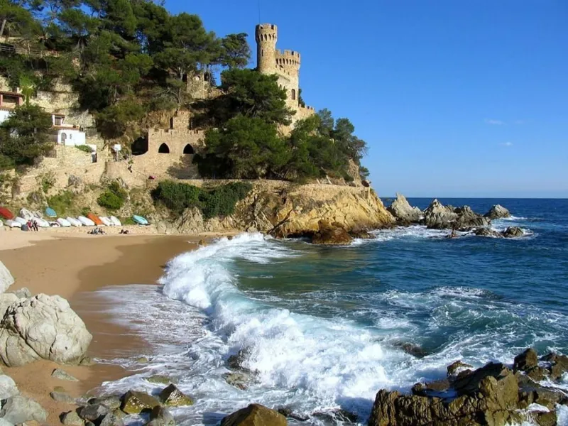 Exclusive sea view apartment in Playa de Fenals, Lloret de Mar