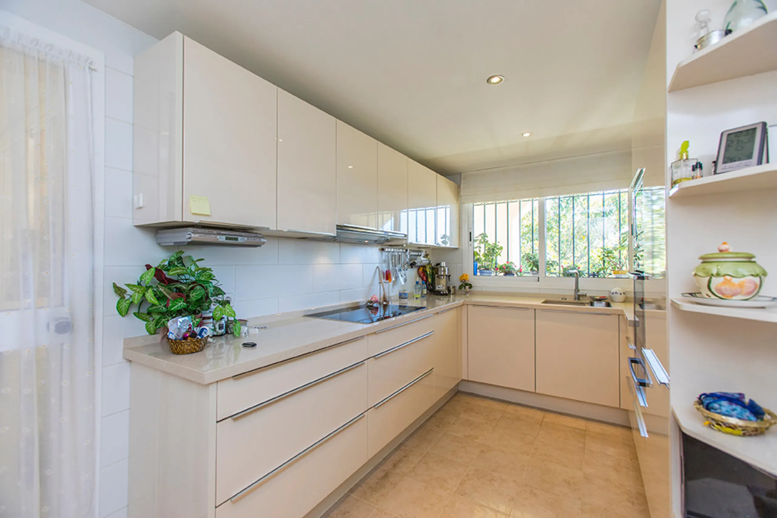 Apartment - Penthouse в продаже в Marbella, Málaga. В доме 3 спален и 3 ванных комнат. Площадь дома 324 м²