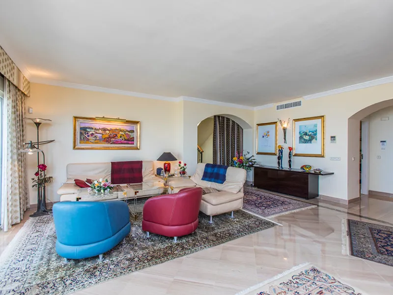 Apartment - Penthouse в продаже в Marbella, Málaga. В доме 3 спален и 3 ванных комнат. Площадь дома 324 м²