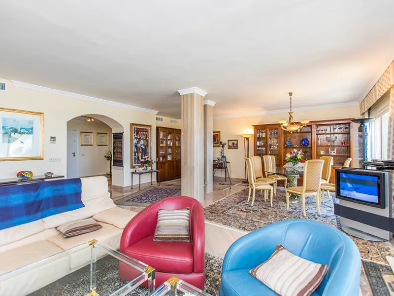 Apartment - Penthouse в продаже в Marbella, Málaga. В доме 3 спален и 3 ванных комнат. Площадь дома 324 м²