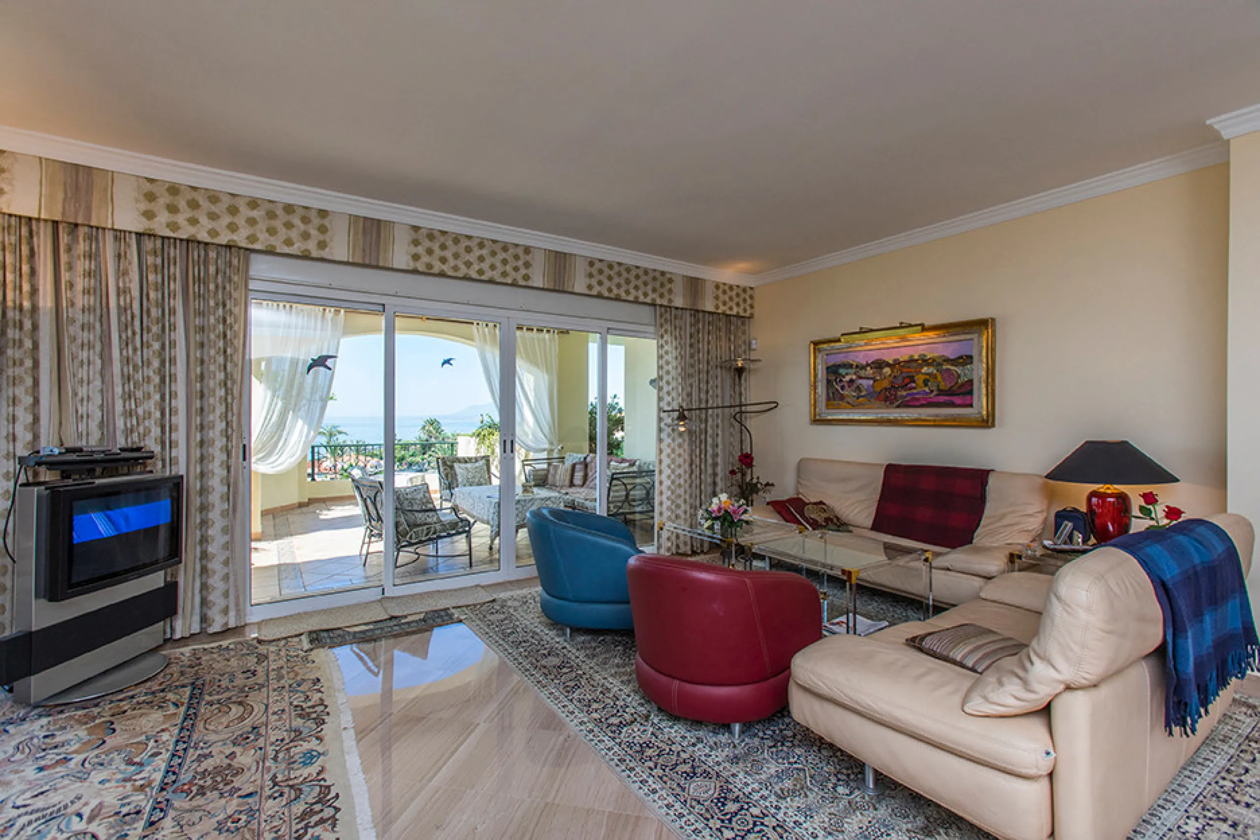 Apartment - Penthouse в продаже в Marbella, Málaga. В доме 3 спален и 3 ванных комнат. Площадь дома 324 м²