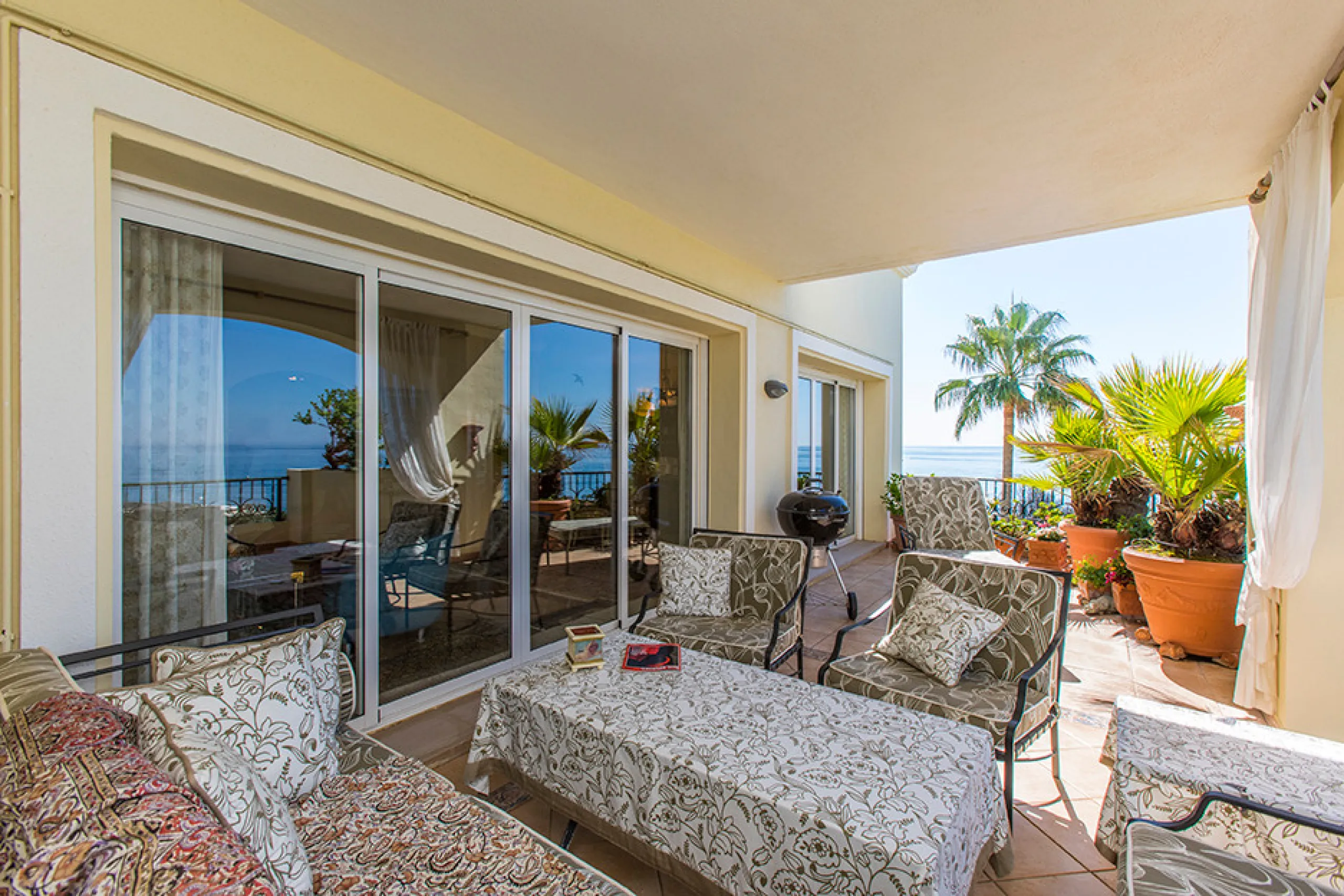 Apartment - Penthouse в продаже в Marbella, Málaga. В доме 3 спален и 3 ванных комнат. Площадь дома 324 м²