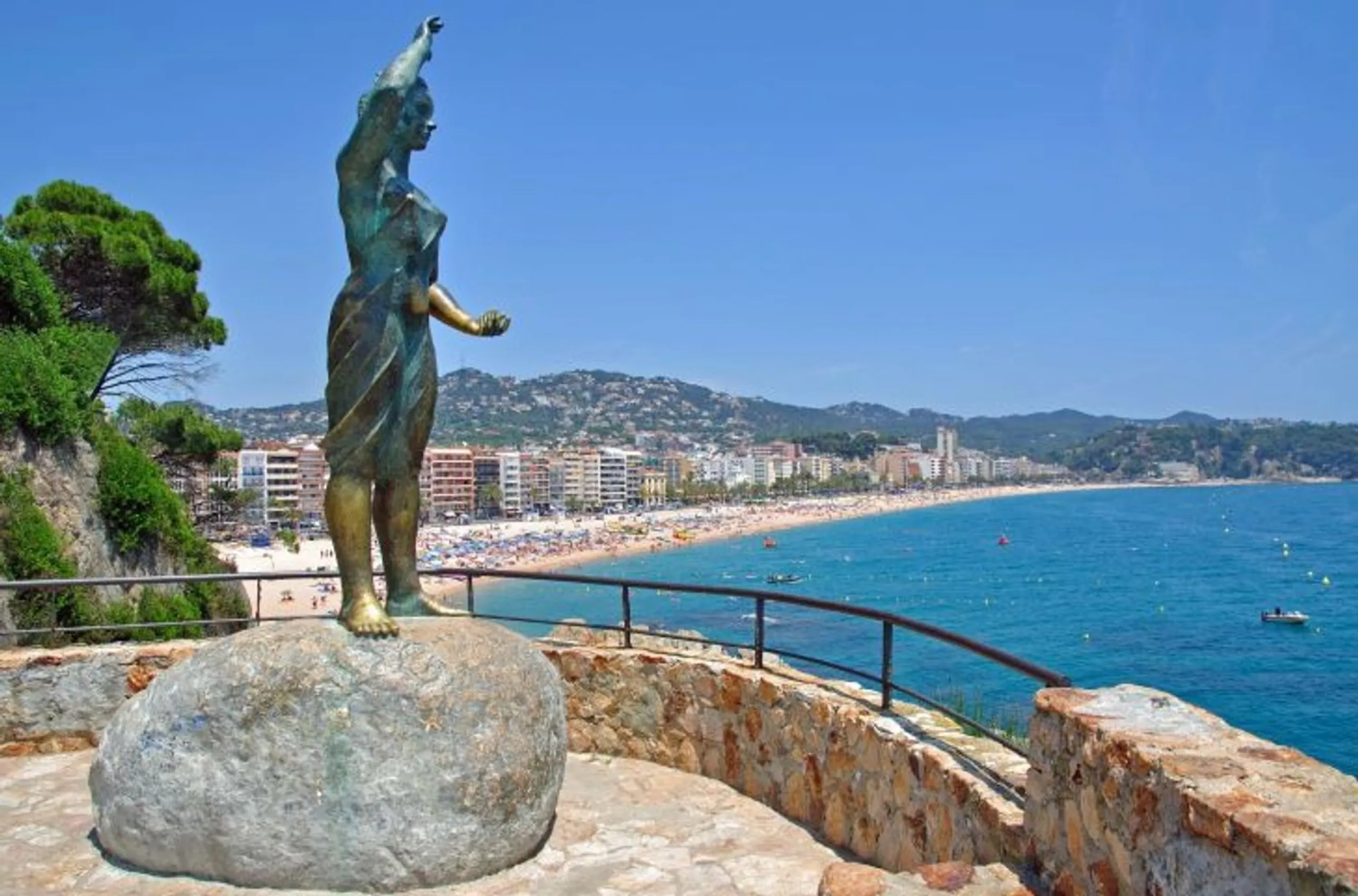 Exclusive sea view apartment in Playa de Fenals, Lloret de Mar