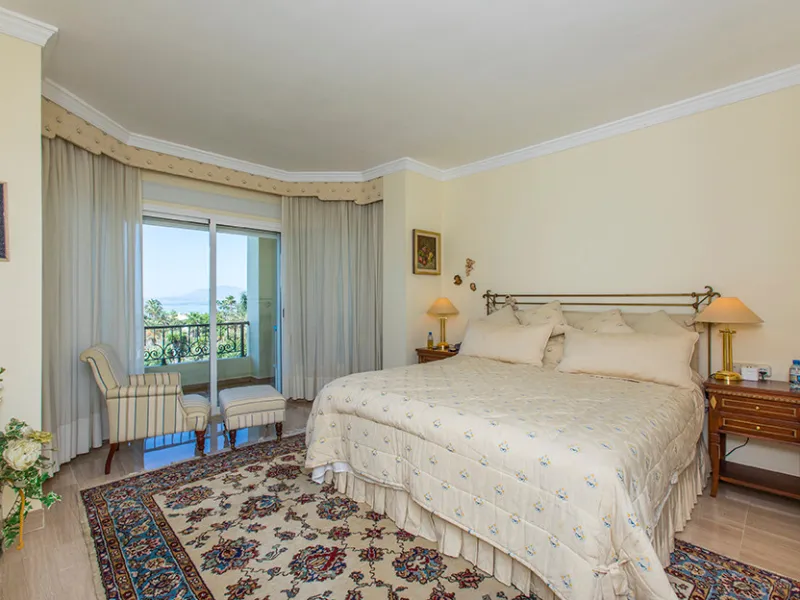 Apartment - Penthouse в продаже в Marbella, Málaga. В доме 3 спален и 3 ванных комнат. Площадь дома 324 м²