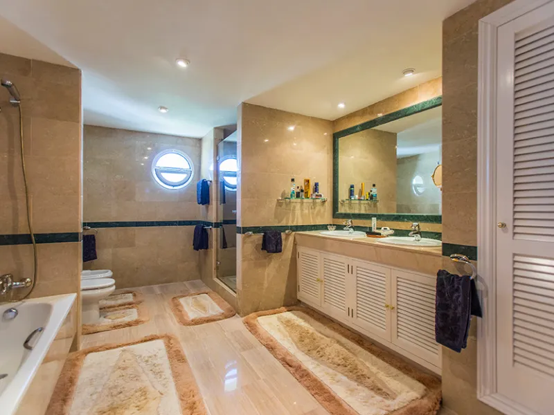 Apartment - Penthouse в продаже в Marbella, Málaga. В доме 3 спален и 3 ванных комнат. Площадь дома 324 м²