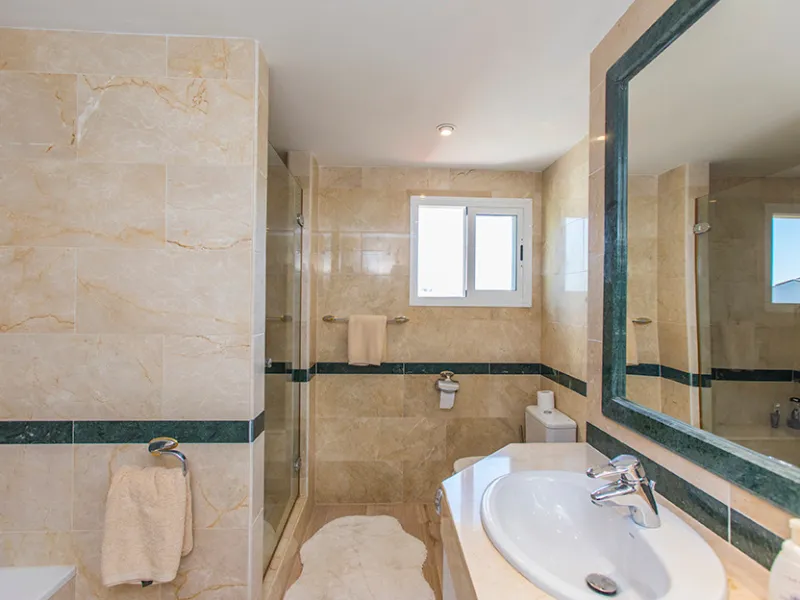Apartment - Penthouse в продаже в Marbella, Málaga. В доме 3 спален и 3 ванных комнат. Площадь дома 324 м²