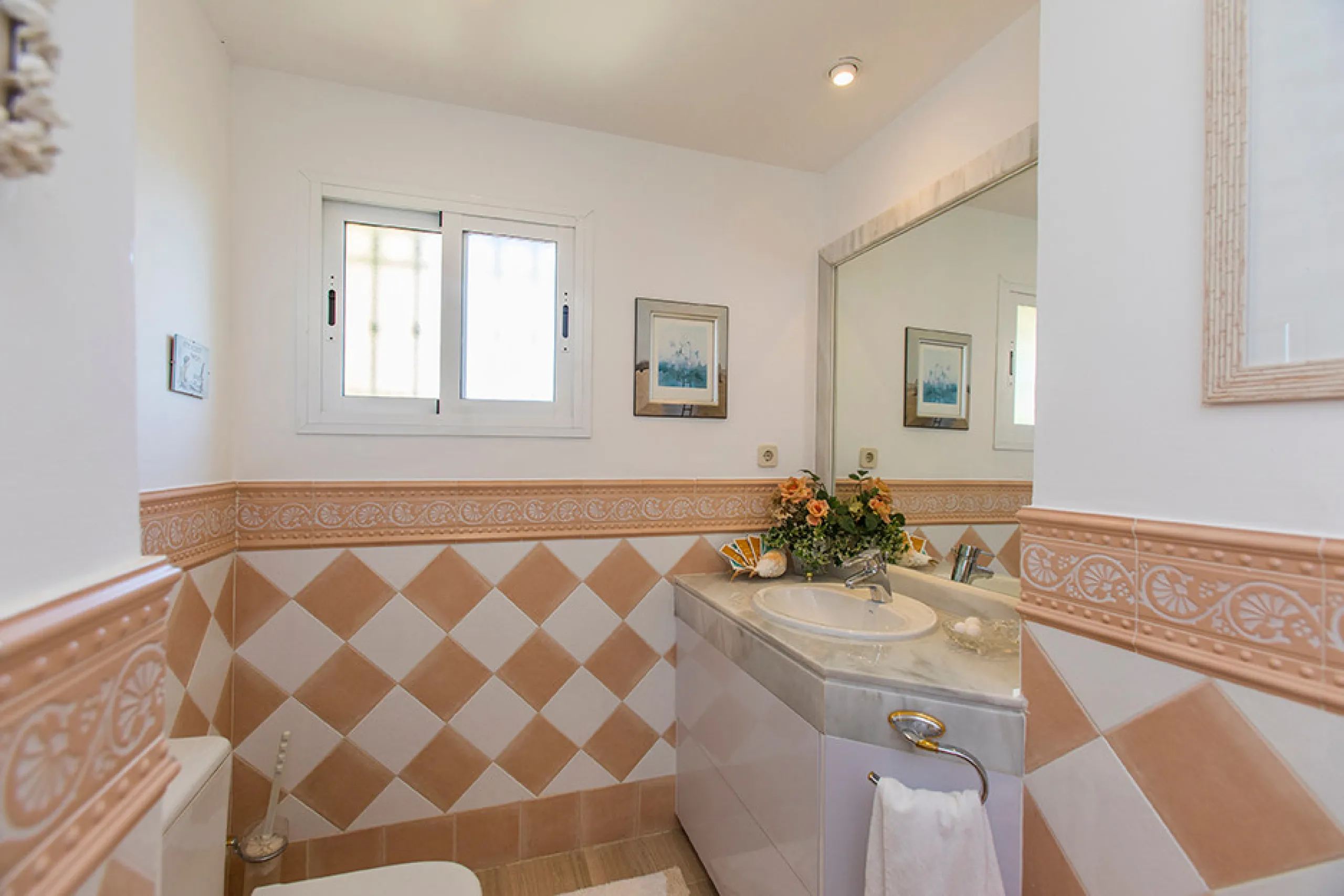 Apartment - Penthouse в продаже в Marbella, Málaga. В доме 3 спален и 3 ванных комнат. Площадь дома 324 м²