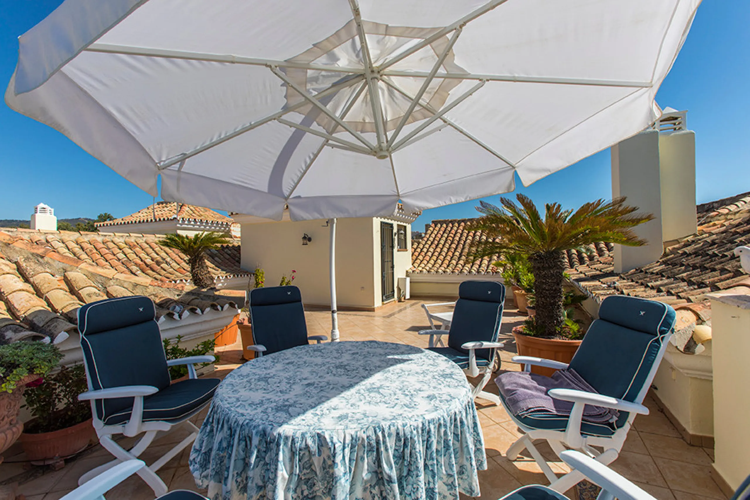 Apartment - Penthouse в продаже в Marbella, Málaga. В доме 3 спален и 3 ванных комнат. Площадь дома 324 м²