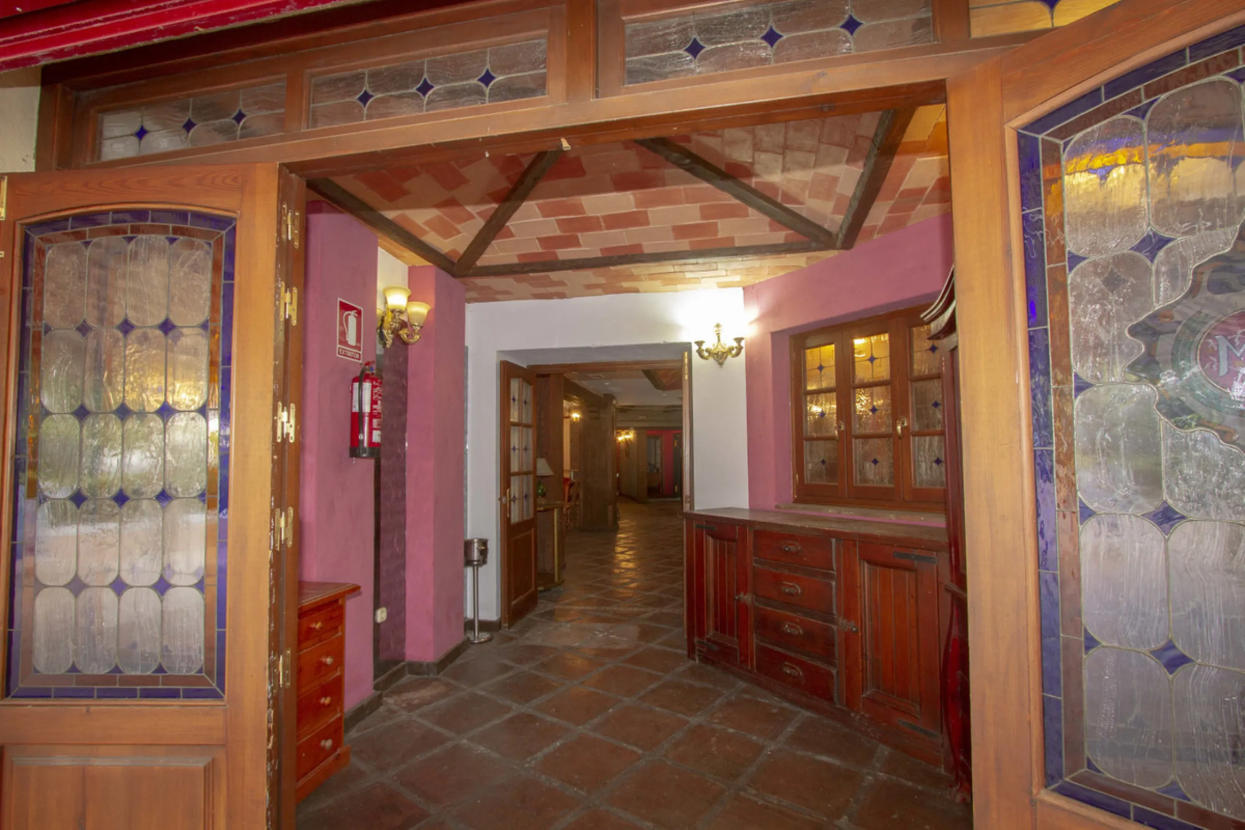 Restaurant at only 300 meters from the beach, Marbesa area, in Marbella. In floor -2. Two toilets, warehouse, refrigeration chamber, office. Fully furnished with everything you need to start working, equipped kitchen. A large terrace approximately 100 met