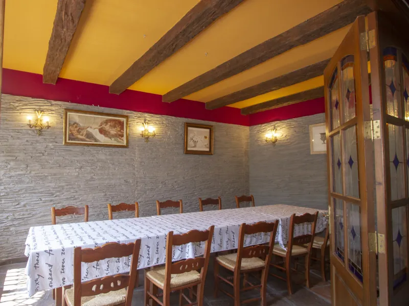 Restaurant at only 300 meters from the beach, Marbesa area, in Marbella. In floor -2. Two toilets, warehouse, refrigeration chamber, office. Fully furnished with everything you need to start working, equipped kitchen. A large terrace approximately 100 met