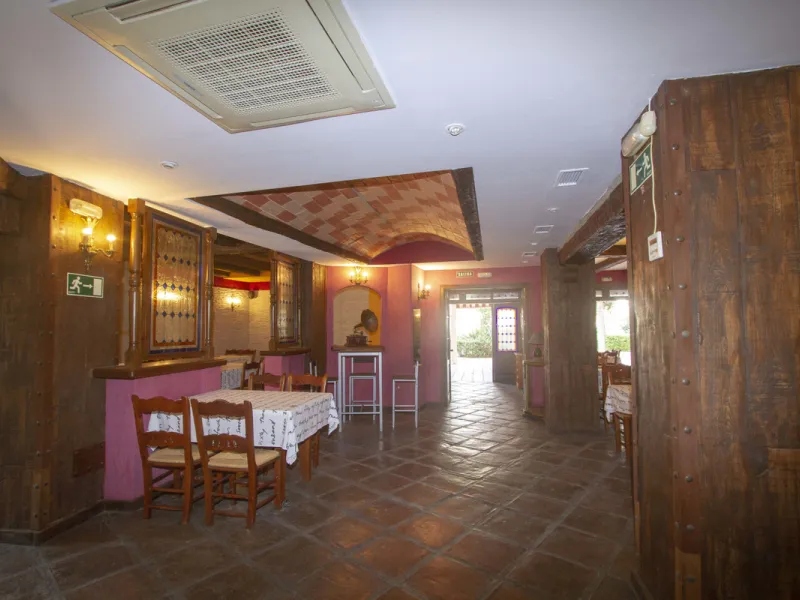 Restaurant at only 300 meters from the beach, Marbesa area, in Marbella. In floor -2. Two toilets, warehouse, refrigeration chamber, office. Fully furnished with everything you need to start working, equipped kitchen. A large terrace approximately 100 met