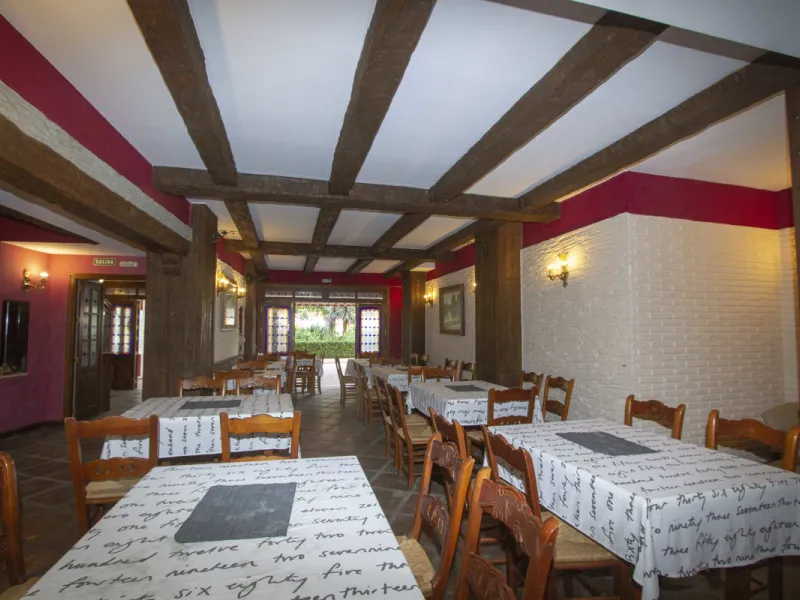 Restaurant at only 300 meters from the beach, Marbesa area, in Marbella. In floor -2. Two toilets, warehouse, refrigeration chamber, office. Fully furnished with everything you need to start working, equipped kitchen. A large terrace approximately 100 met
