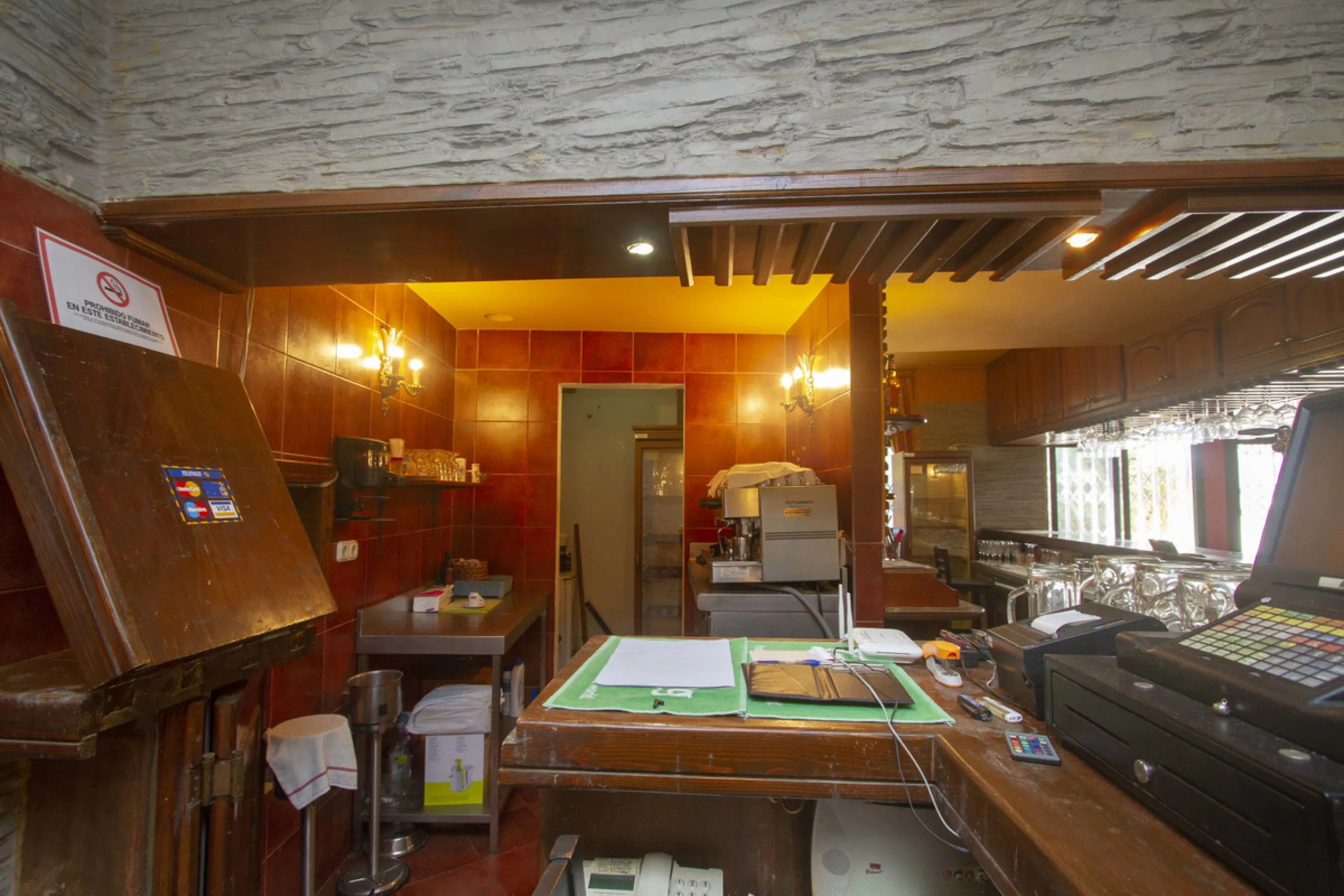 Restaurant at only 300 meters from the beach, Marbesa area, in Marbella. In floor -2. Two toilets, warehouse, refrigeration chamber, office. Fully furnished with everything you need to start working, equipped kitchen. A large terrace approximately 100 met
