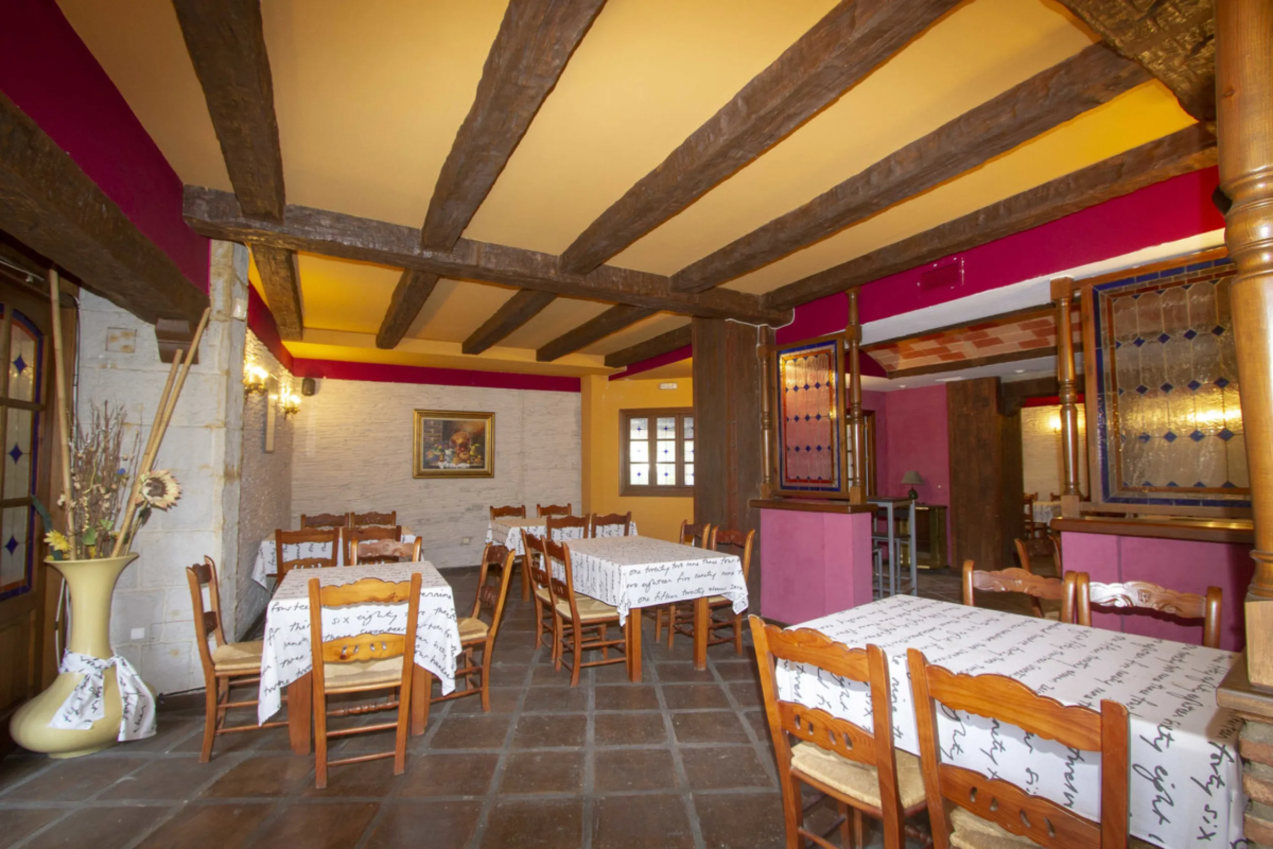 Restaurant at only 300 meters from the beach, Marbesa area, in Marbella. In floor -2. Two toilets, warehouse, refrigeration chamber, office. Fully furnished with everything you need to start working, equipped kitchen. A large terrace approximately 100 met