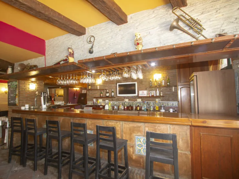 Restaurant at only 300 meters from the beach, Marbesa area, in Marbella. In floor -2. Two toilets, warehouse, refrigeration chamber, office. Fully furnished with everything you need to start working, equipped kitchen. A large terrace approximately 100 met