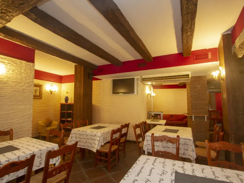 Restaurant at only 300 meters from the beach, Marbesa area, in Marbella. In floor -2. Two toilets, warehouse, refrigeration chamber, office. Fully furnished with everything you need to start working, equipped kitchen. A large terrace approximately 100 met